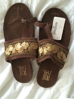 Neiman Marcus pelle moda Brown Suede Sandal with Gold Accent new Sz.6.5